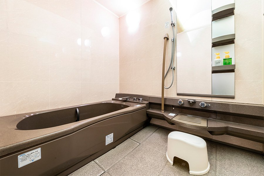 バスルーム<br>2・3Fの各親族室には、専用のバスルームがあり、バスタオル・シャンプー等も備えてあります。
